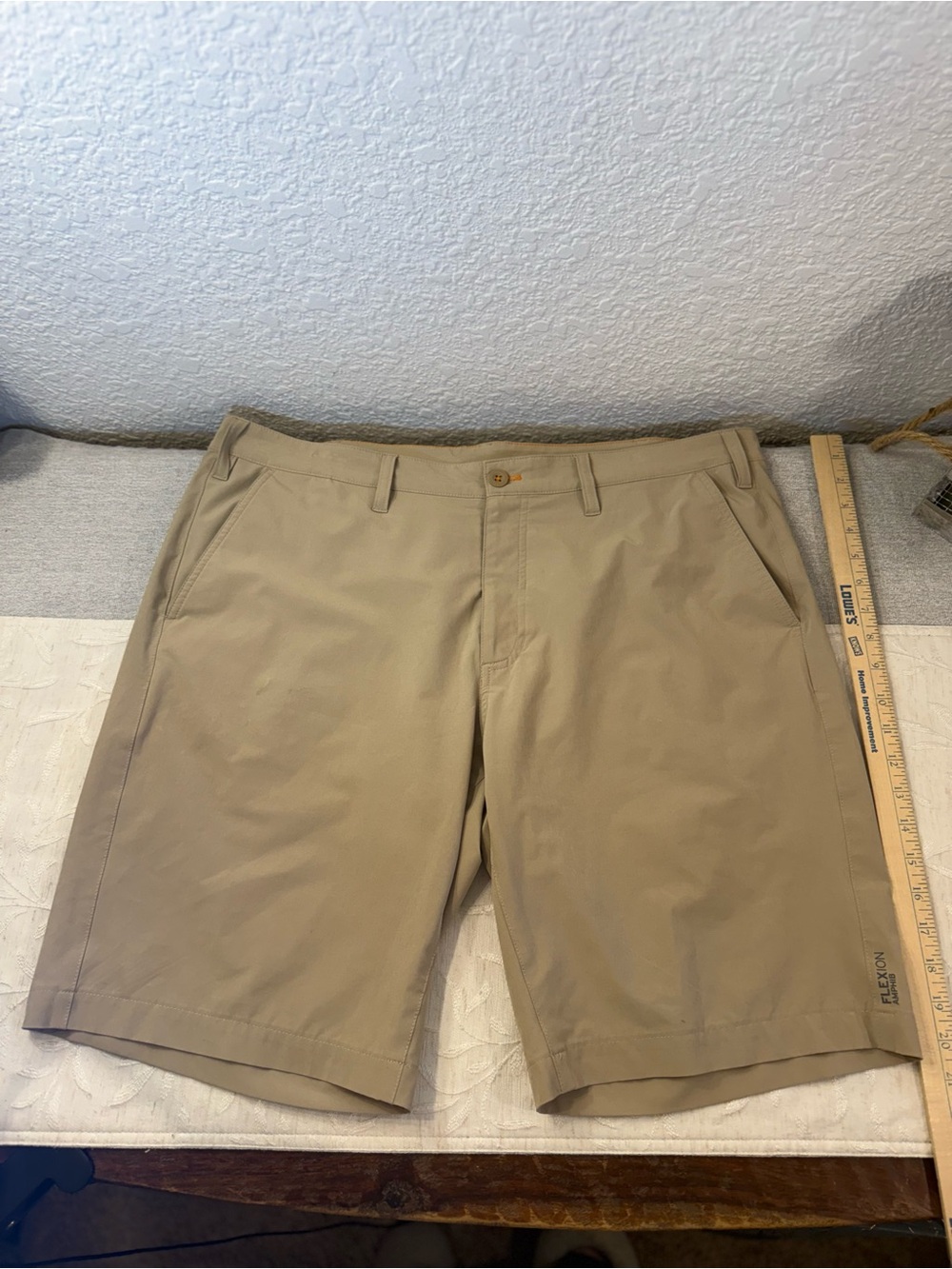 Men's Tan Eddie Bauer Flexlon Shorts Size 38.Hiking, golf, outdoors.